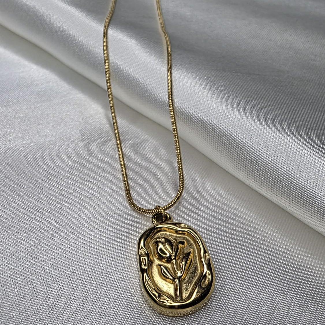 Rosa Gold Necklace