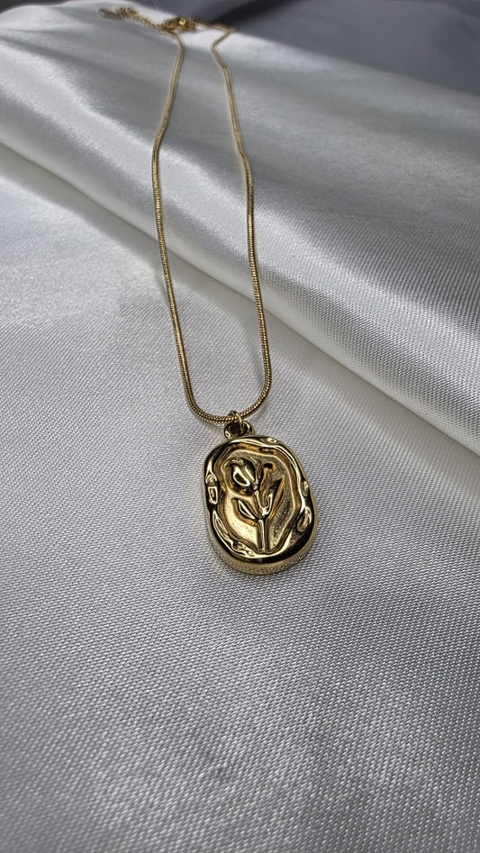 Rosa Gold Necklace